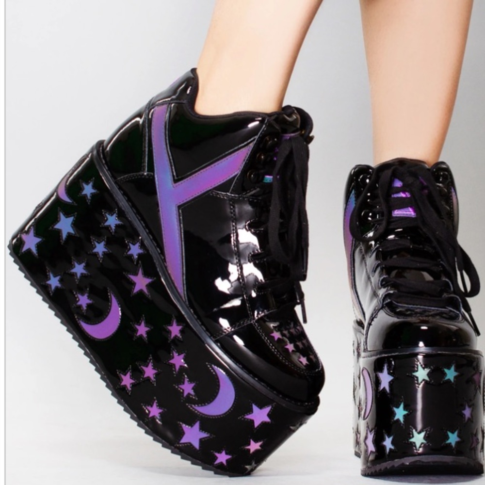 Qozmo Moon & Star Platform in Black Reflective
